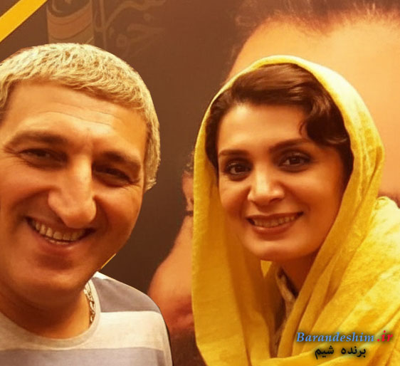 یوسف صیادی در کنار همسرش مریم فلاح