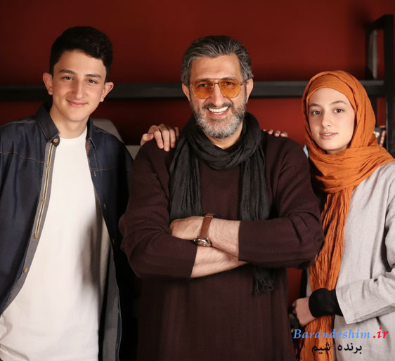 یوسف صیادی و فرزندانش رها و پندار